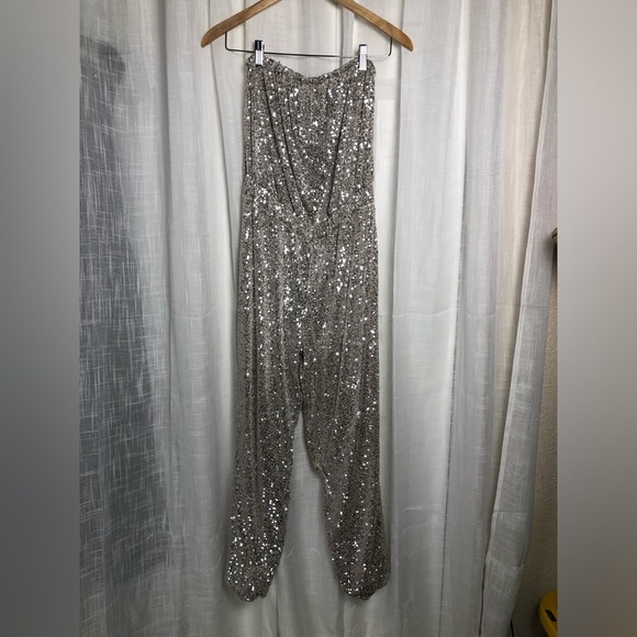 VENUS Sequin Jumpsuit White/Silver size Large NWOT - Picture 7 of 12